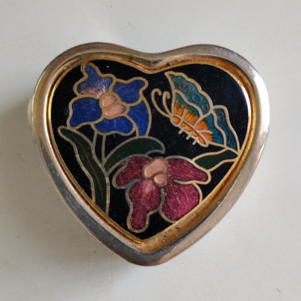 Vtg Cloisonne Heart Pill Box Butterfly Iris Flower Enamel Gold Tone Spring Hinge